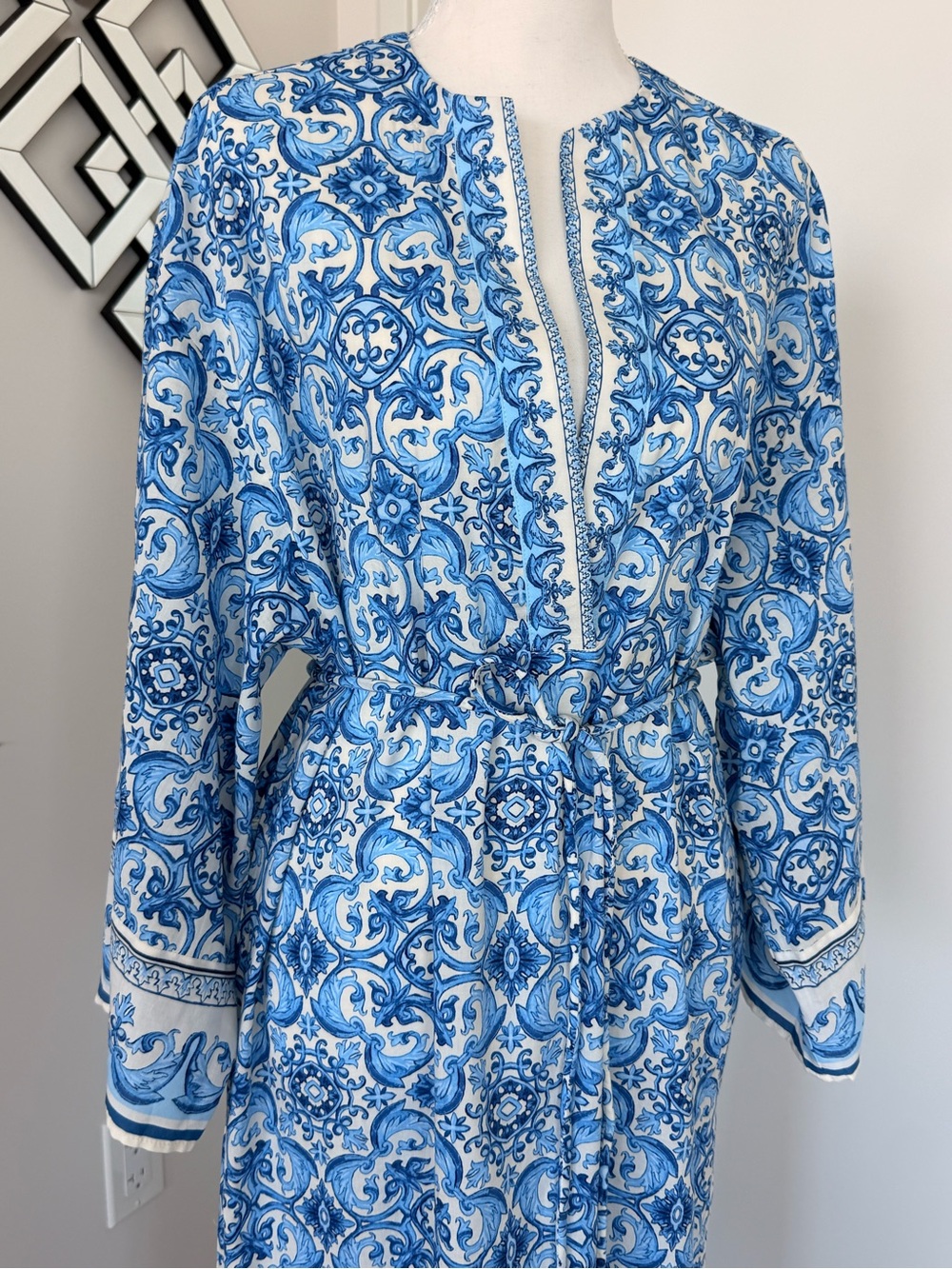 H&M Blue and White Printed V-Neck Midi Dress - Picture 11 of 12